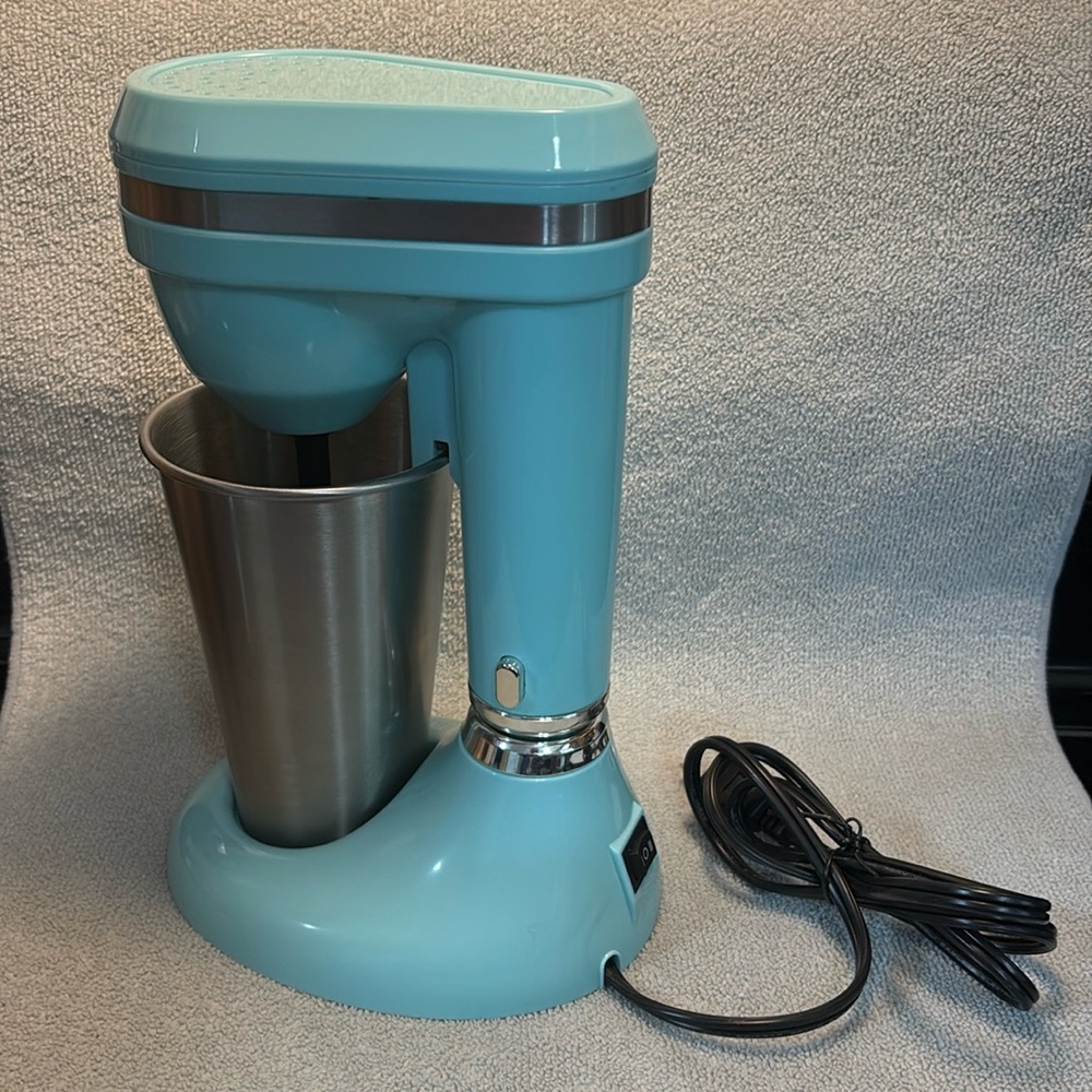 Brentwood SM-1200B Aqua Blue Milkshake Maker 100W Stainless Cup 450ml. 2 speed!